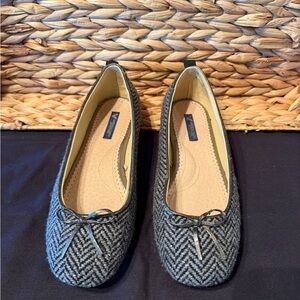 American Eagle Black and Gray Herringbone Ballet Flats